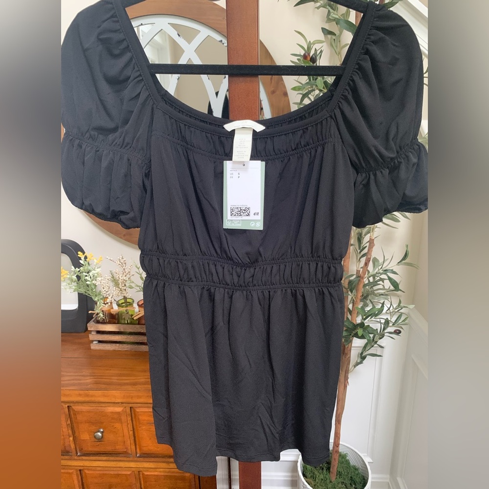 H&M mama maternity S black short sleeve blouse NWT